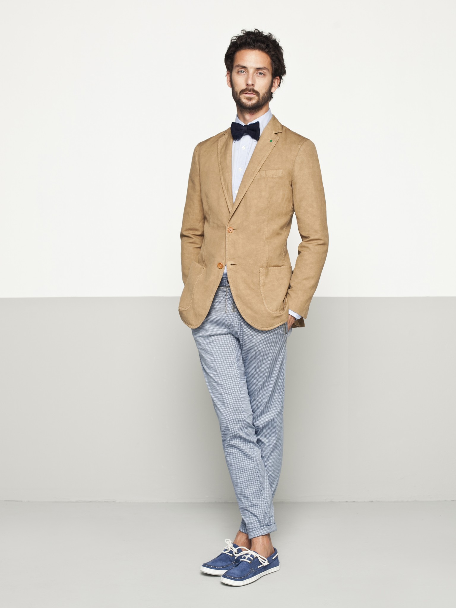 Purificacion Garcia – Verão com detalhes coloridos