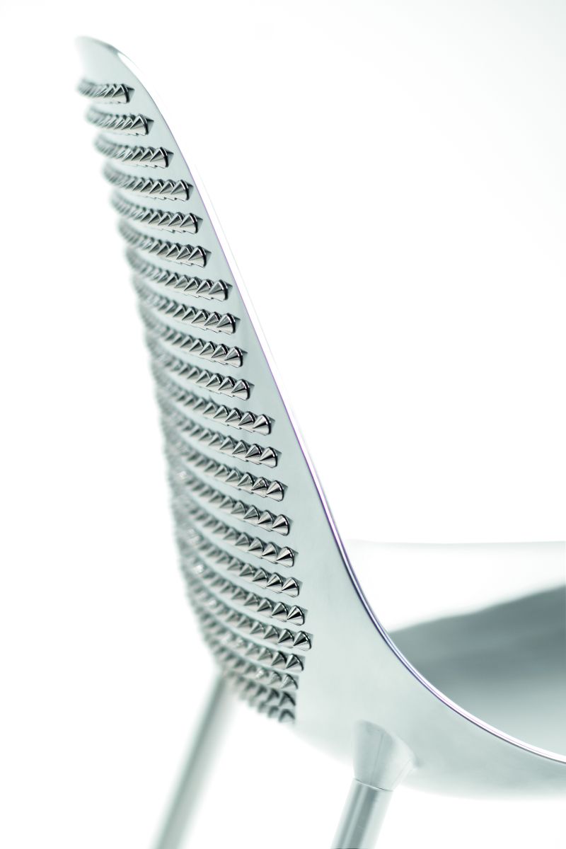 Correntes e tachas em casa: Punk mas pouco.