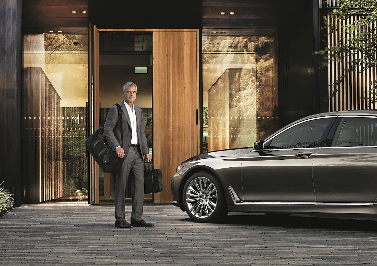 Elegância na escrita e na condução