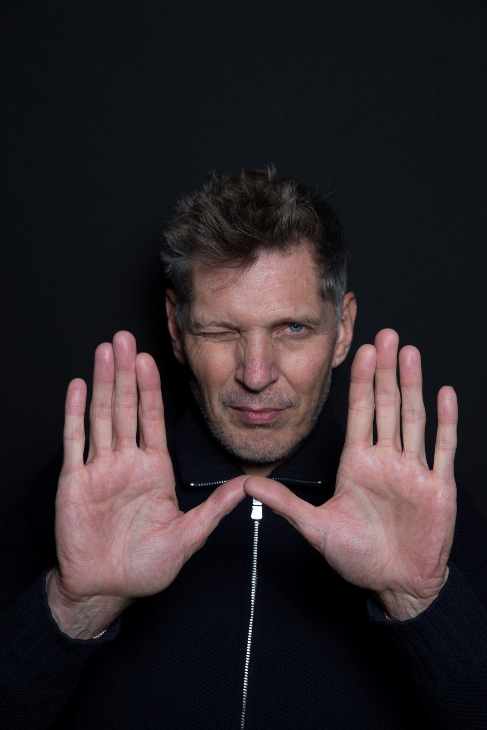 Champanhe e arte unidas