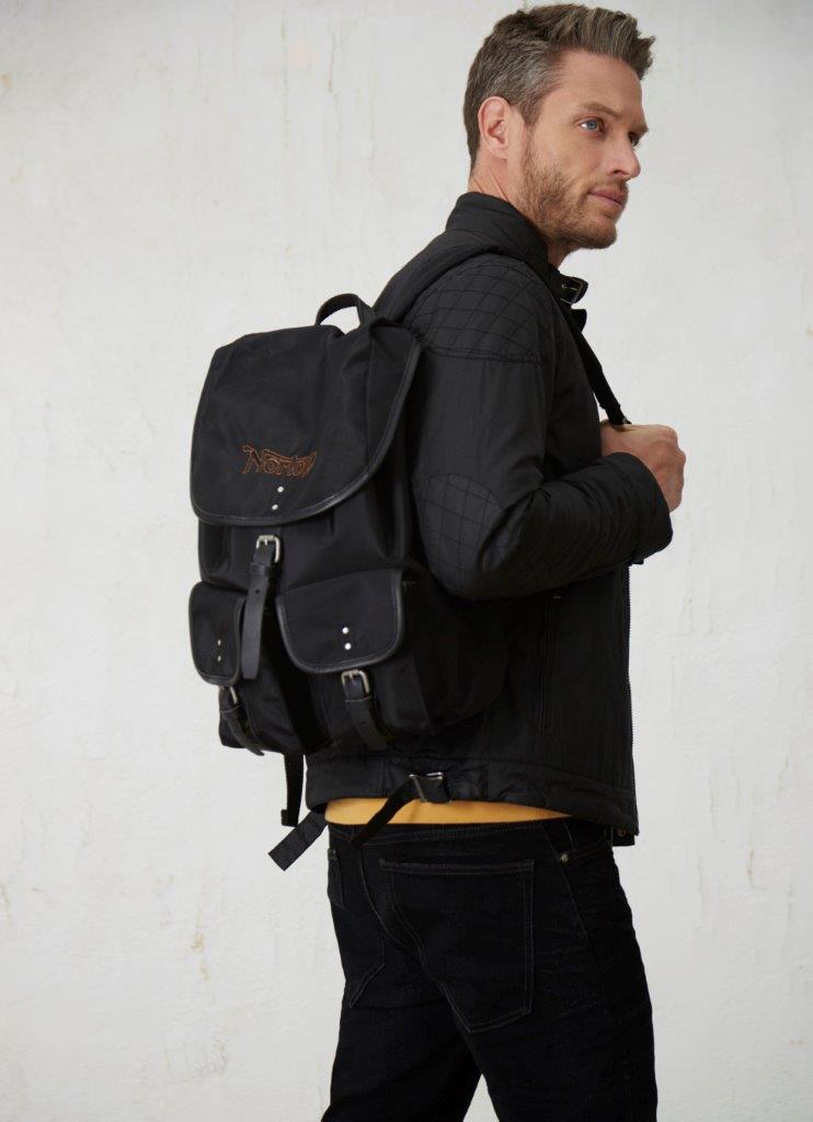 Motociclistas com espírito urbano