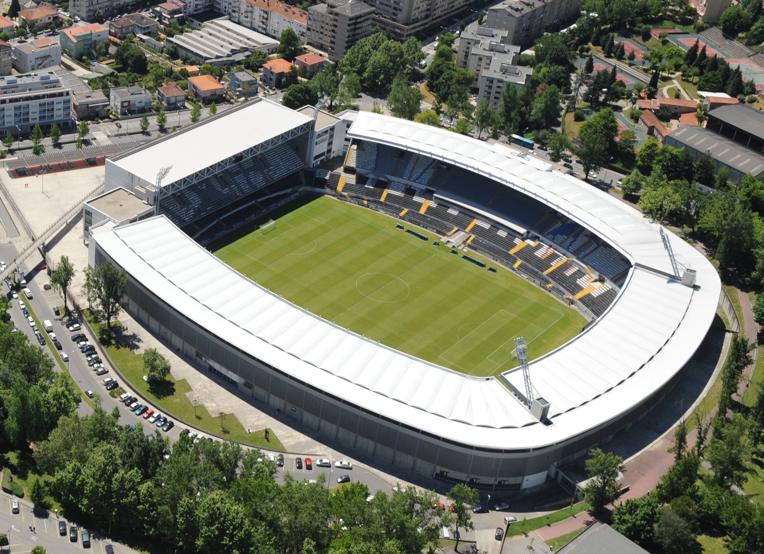 Estádio Dom Afonso Henriques recebe jogo solidário