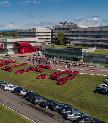 Alfa Romeo celebra 111.º aniversário ao lado dos fãs
