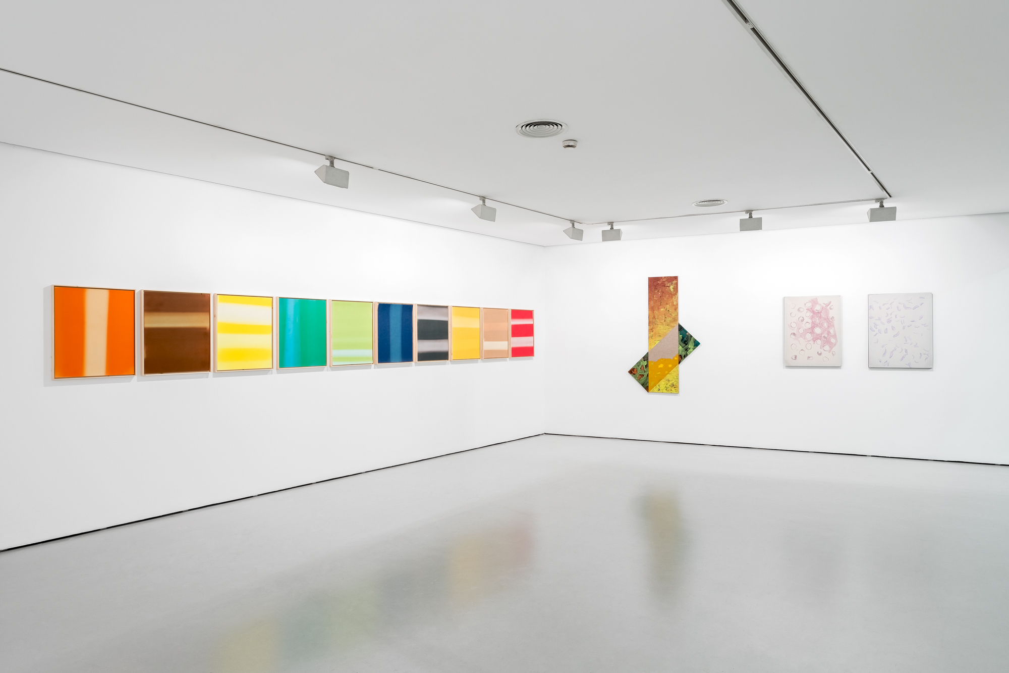 AROUND THE WORLD, na Galeria Cristina Guerra