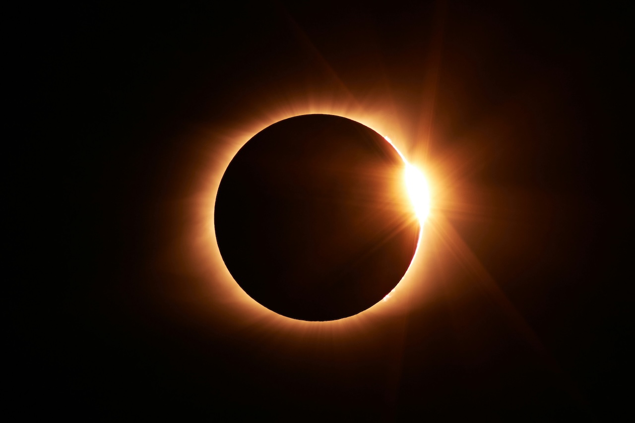 Eclipse solar de 12 de agosto exige cuidados especiais com a visão
