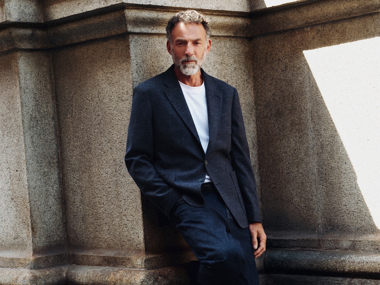 MANGO Man reinventa o denim premium