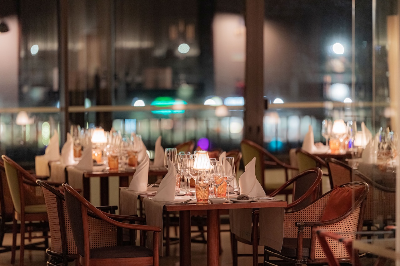 BALCONY: uma viagem gastronómica à elegância dos cruzeiros dos anos 60